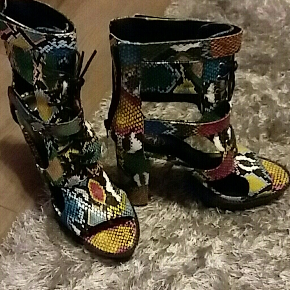 Snake cage bootie